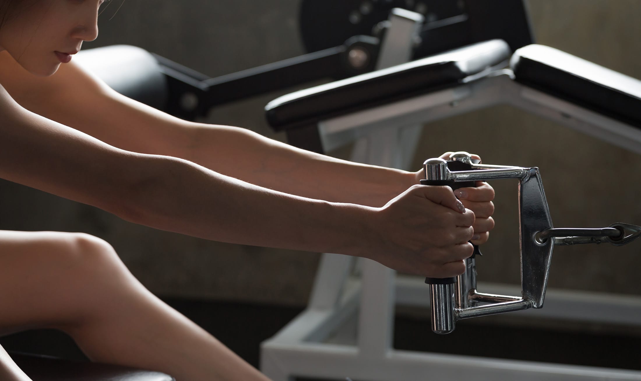 Southeast,Asian,Female,Athlete,Training,With,Seated,Row,Machine,During